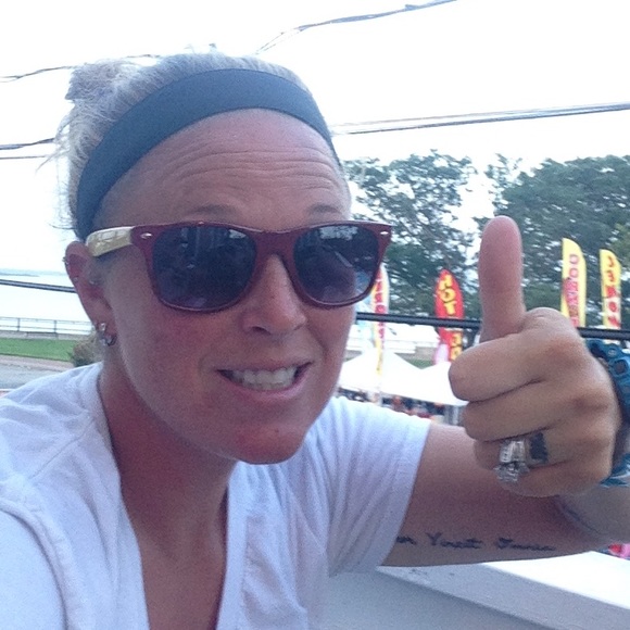 Meet your Posher, Beth - Picture 1 of 1